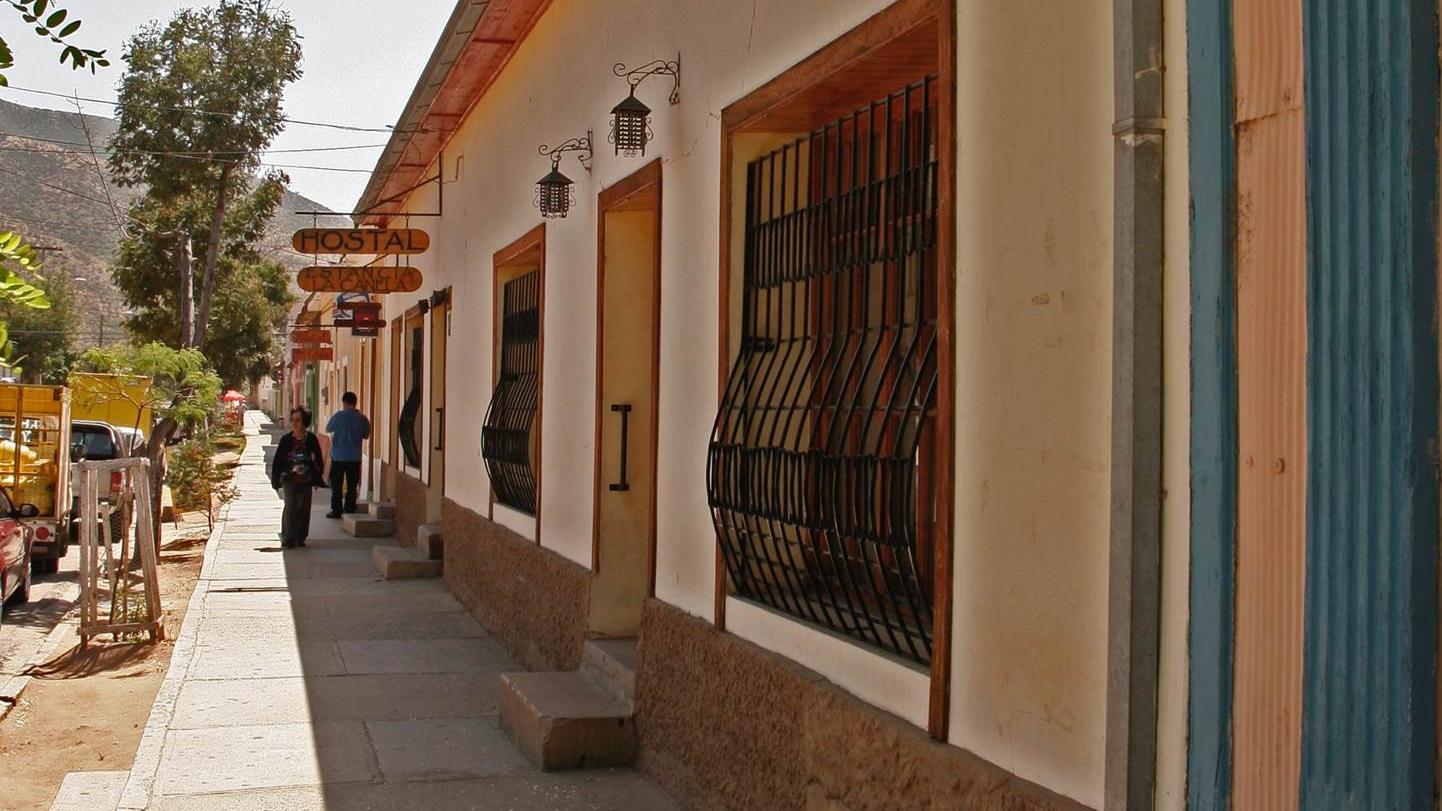 Imagen de Aprueban declaratoria como Monumento Nacional la Zona Típica de Canela