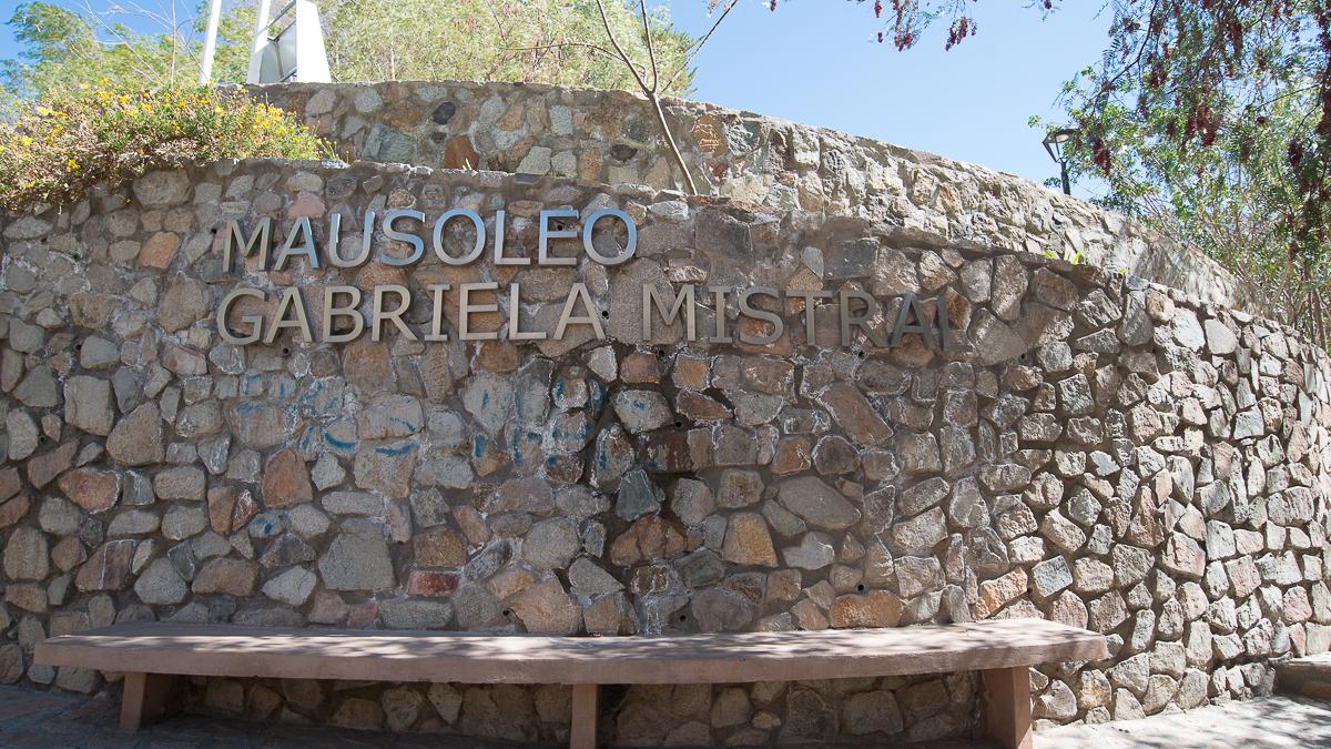Imagen del monumento Mausoleo erigido a Gabriela Mistral y los terrenos destinados a este objeto, ubicados en la localidad de Montegrande
