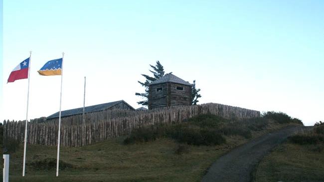 Imagen del monumento Fuerte Bulnes y toda la península denominada Punta Santa Ana