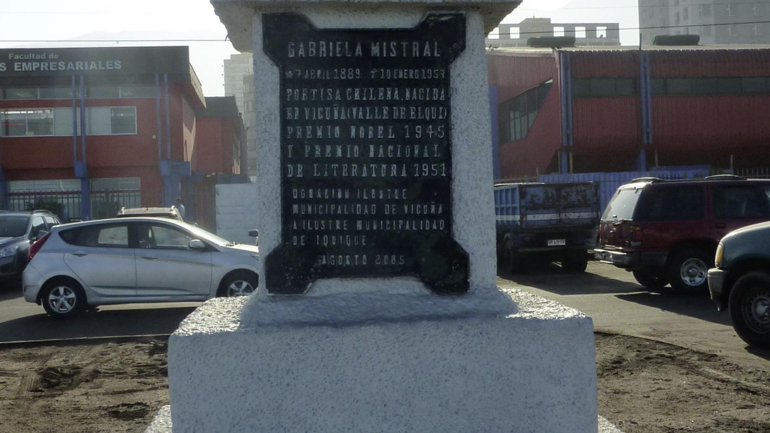 Imagen del monumento GabrieLa Mistral