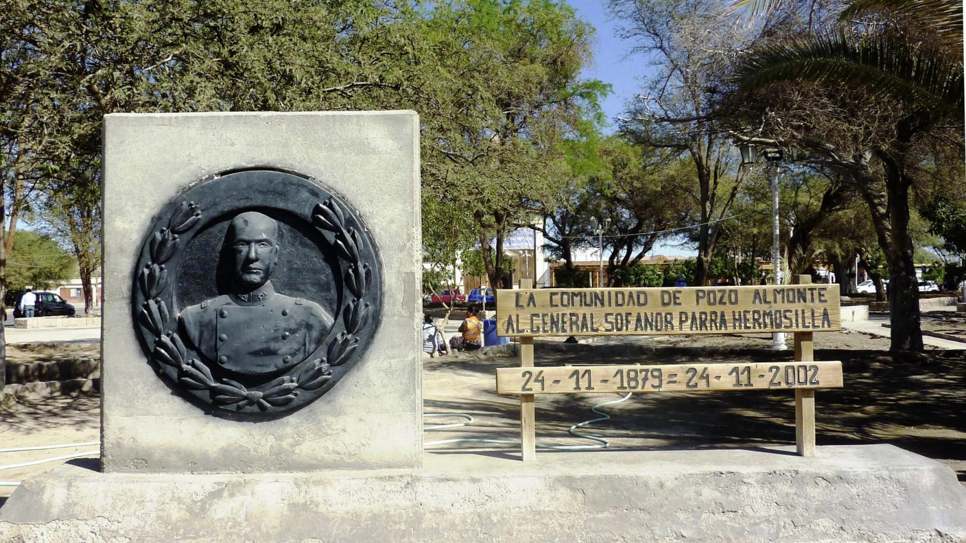 Imagen del monumento General Sofanor Parra