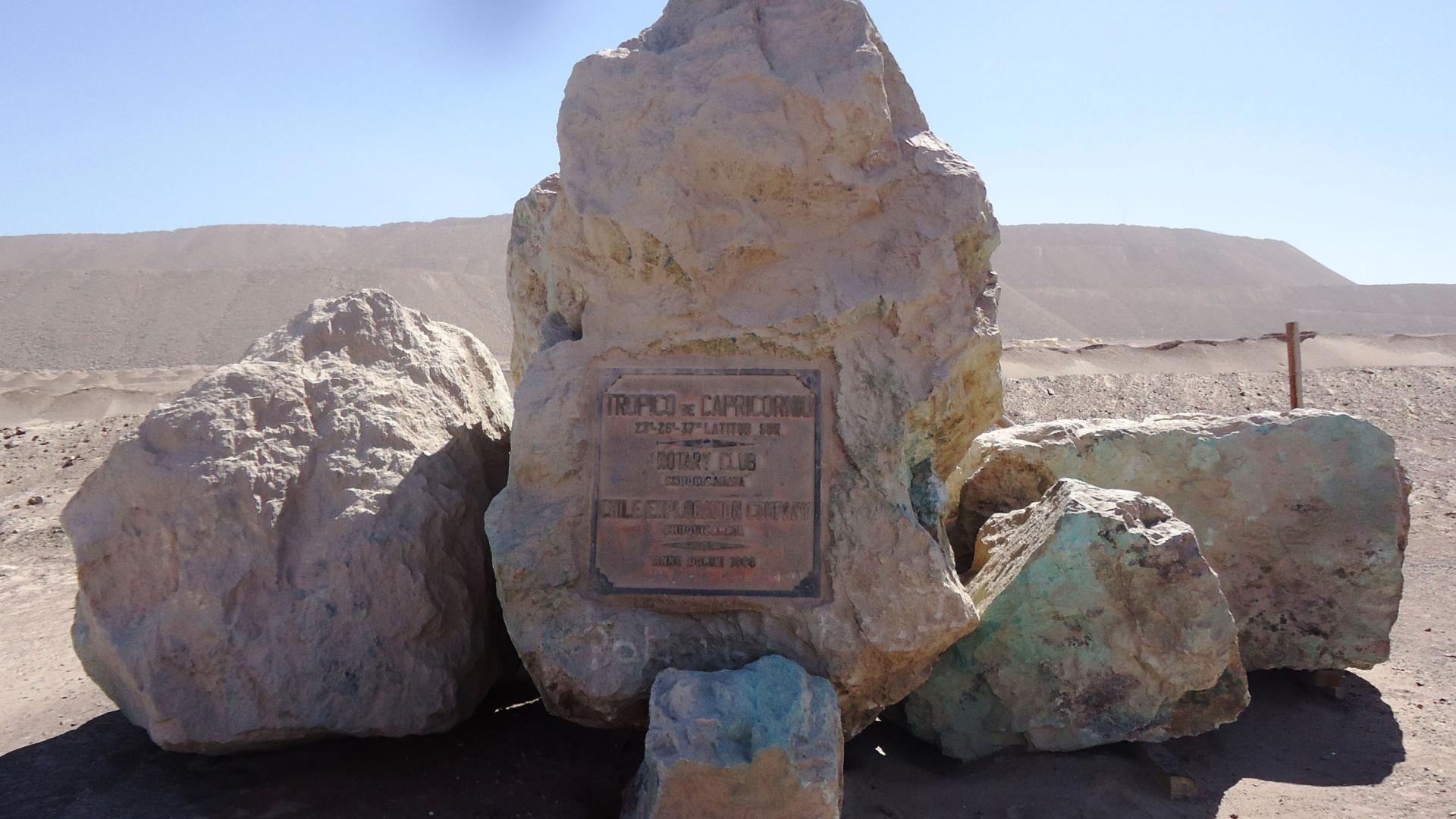 Imagen del monumento Hito Trópico De Capricornio