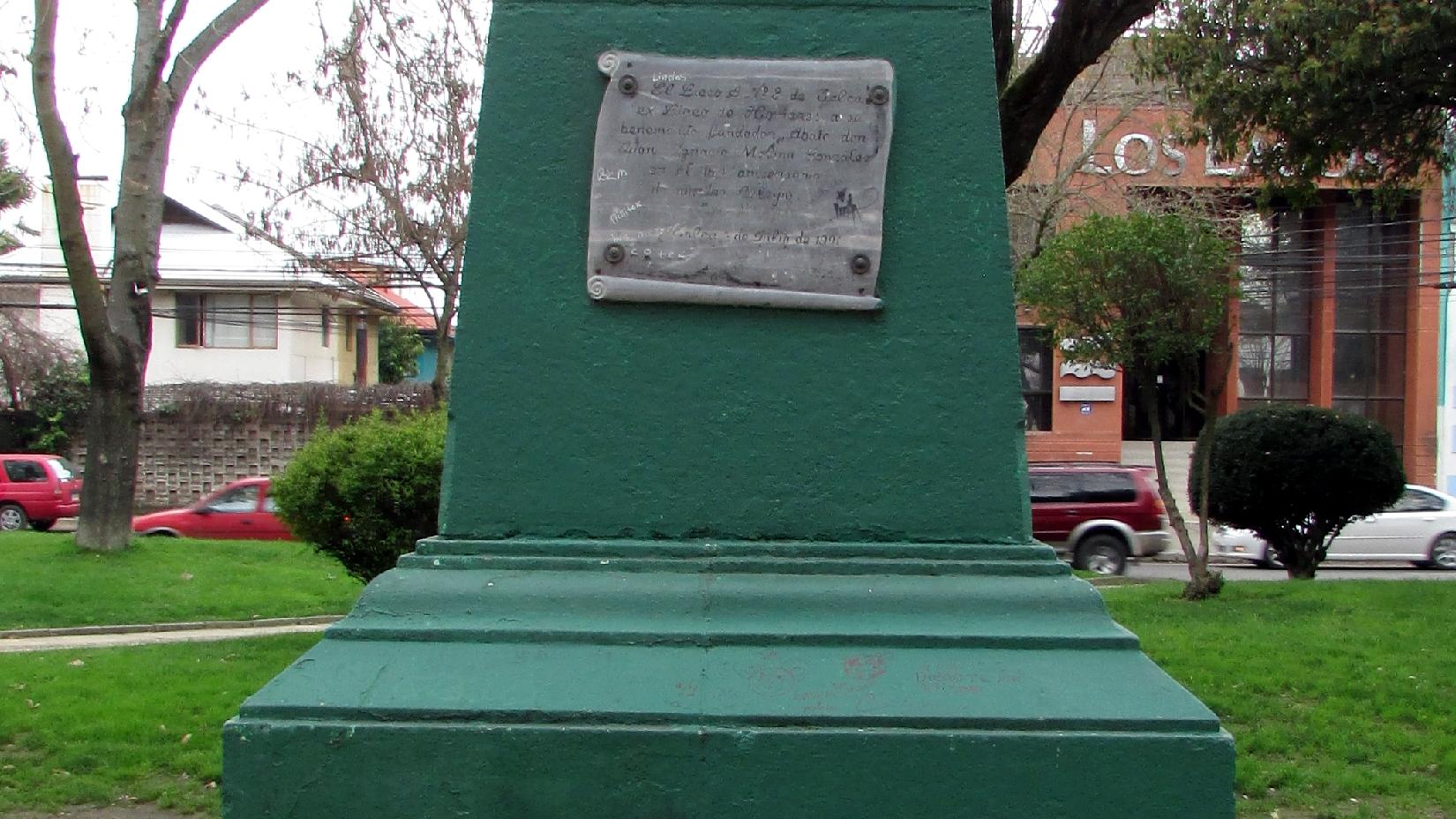 Imagen del monumento Juan Ignacio Molina González