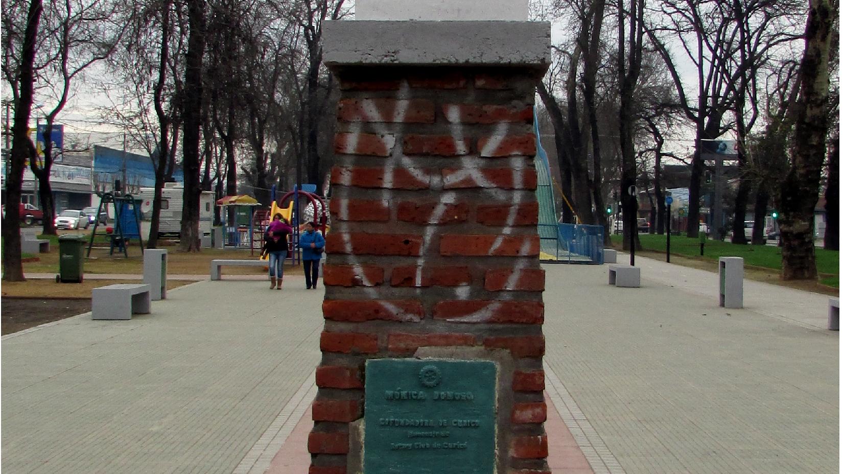 Imagen del monumento Mónica Donoso