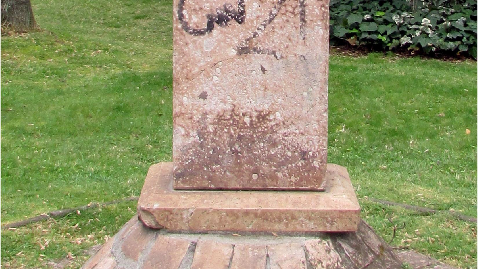 Imagen del monumento Hno. Arturo Izco