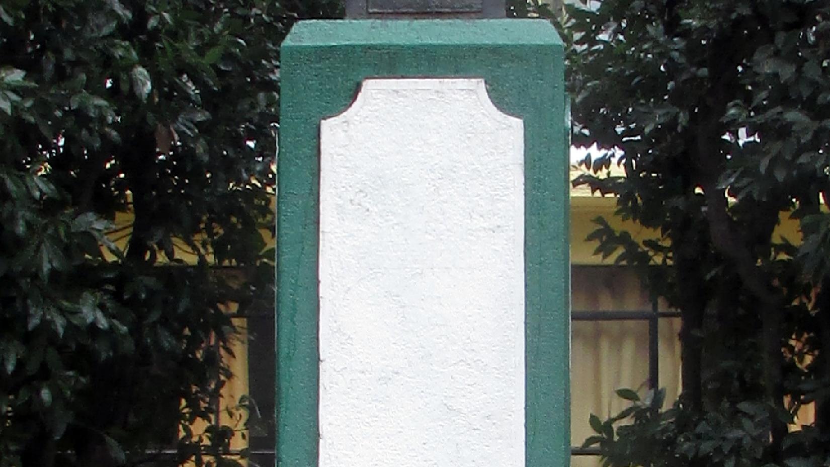 Imagen del monumento GabrieLa Mistral