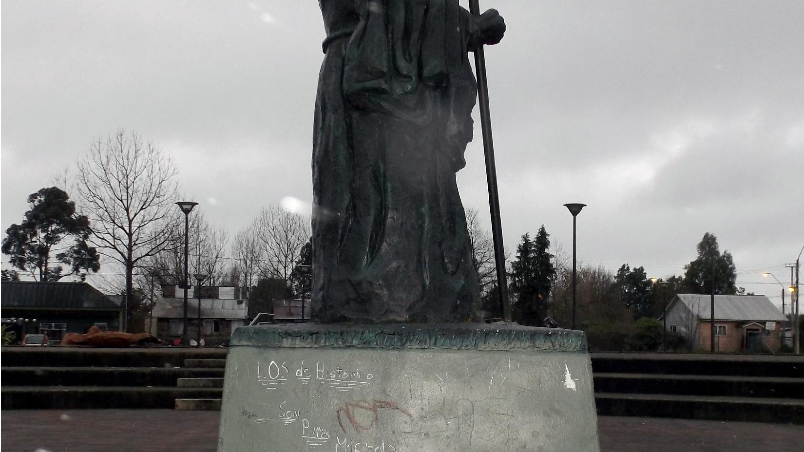 Imagen del monumento Lonko Cayenel
