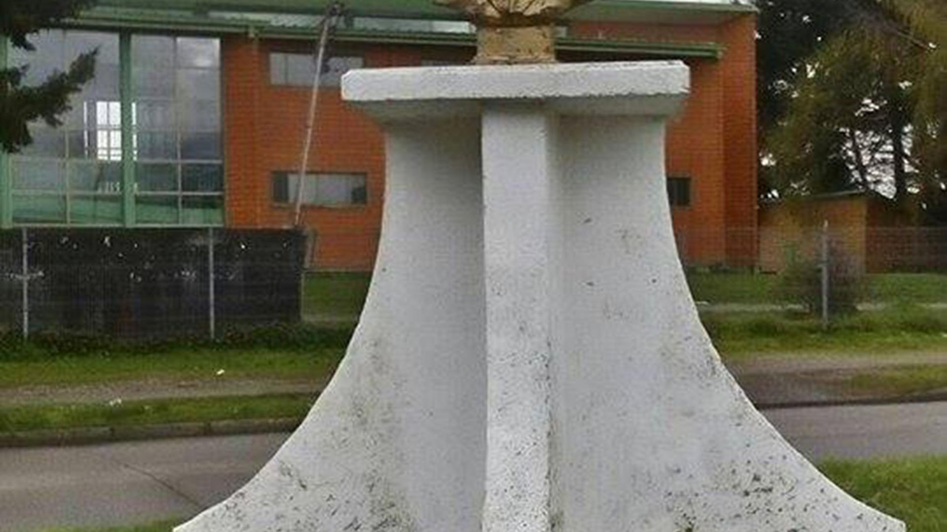 Imagen del monumento GabrieLa Mistral