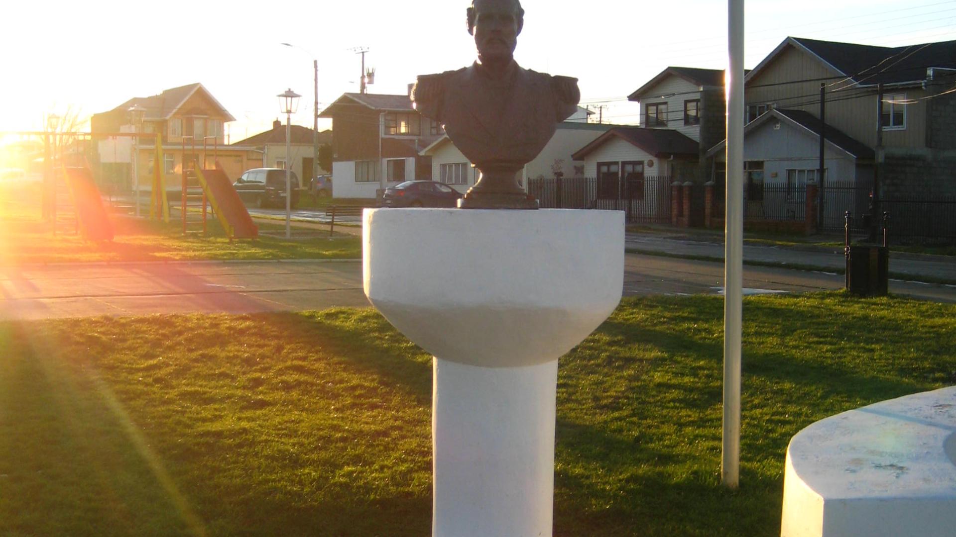 Imagen del monumento Arturo Prat