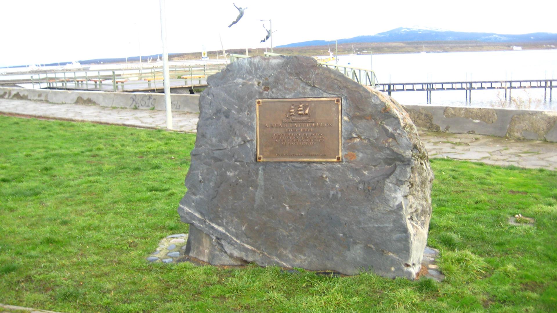 Imagen del monumento A Juan Ladrilleros