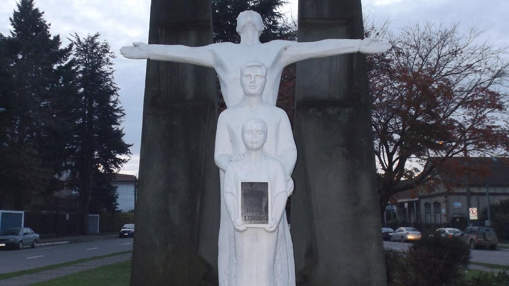 Imagen del monumento Familia Salesiana