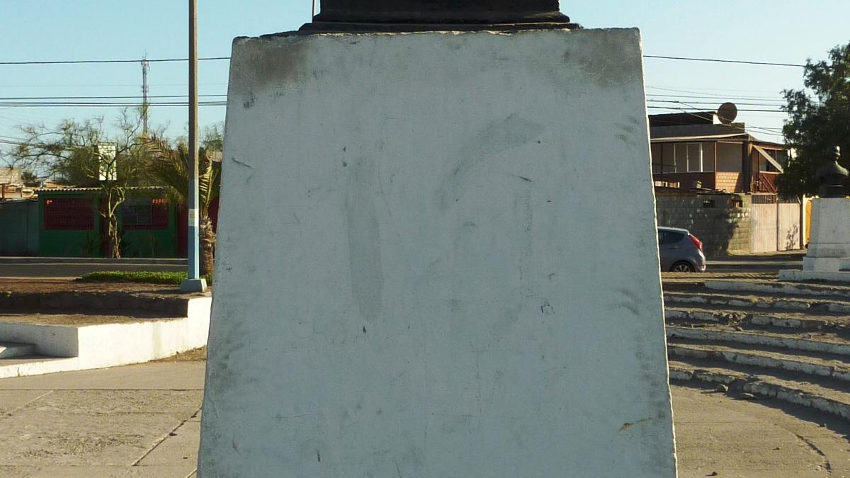 Imagen del monumento Arturo Perez Canto