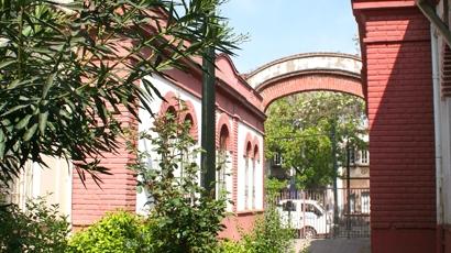Imagen del monumento Plaza Camilo Mori, Cité Constitución N° 135 y edificios adyacentes