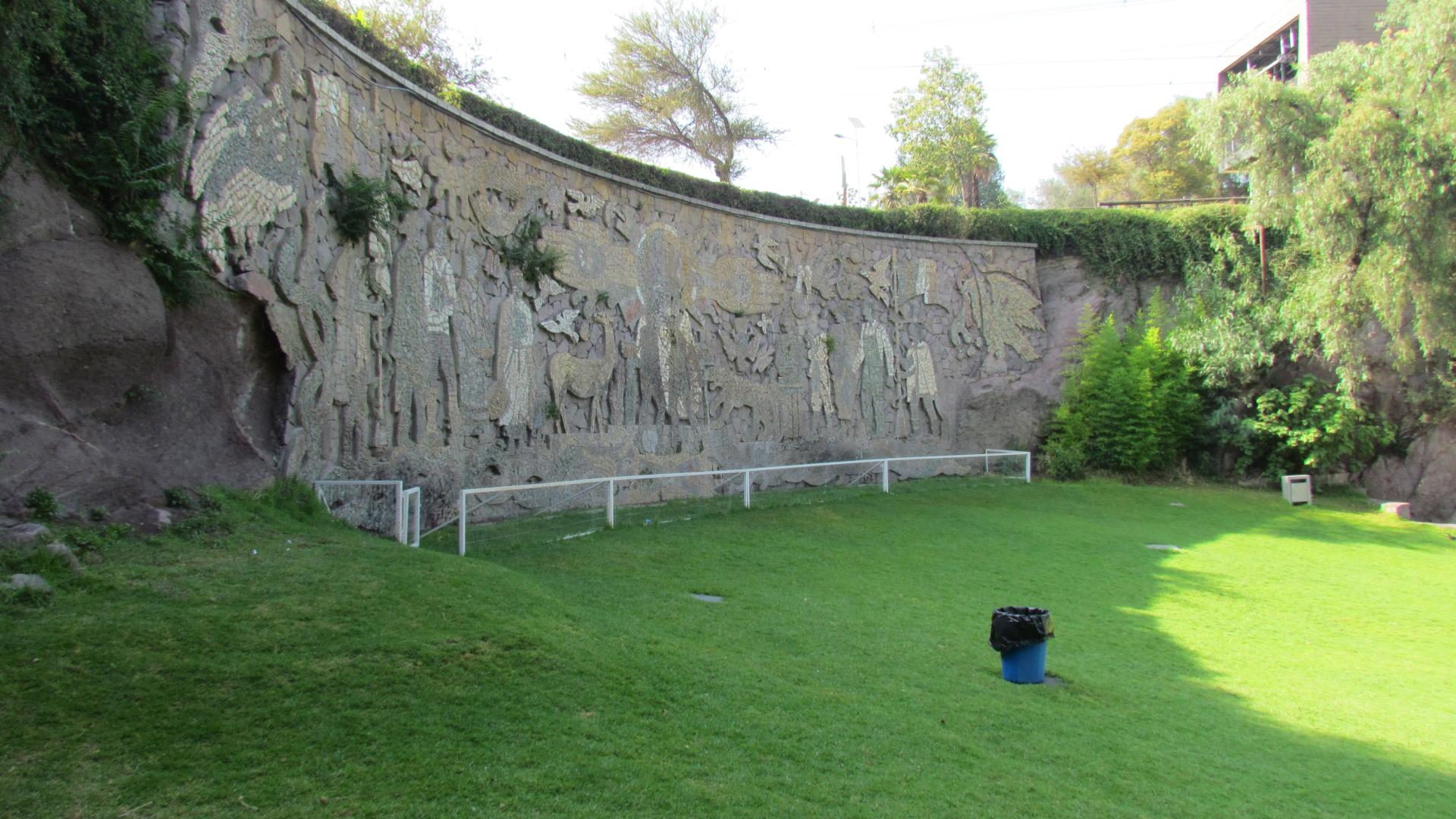 Imagen del monumento Mural obra de María Martner y de Juan O´Gorman del Balneario Tupahue