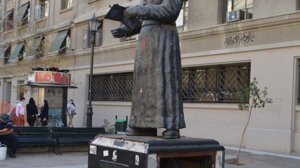 Imagen del monumento A Camilo Henríquez