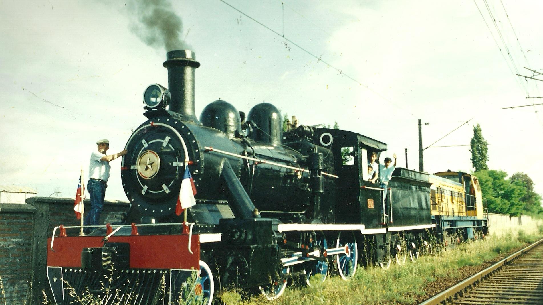 Imagen del monumento Locomotora a vapor N° 607 tipo 57 y su Tender