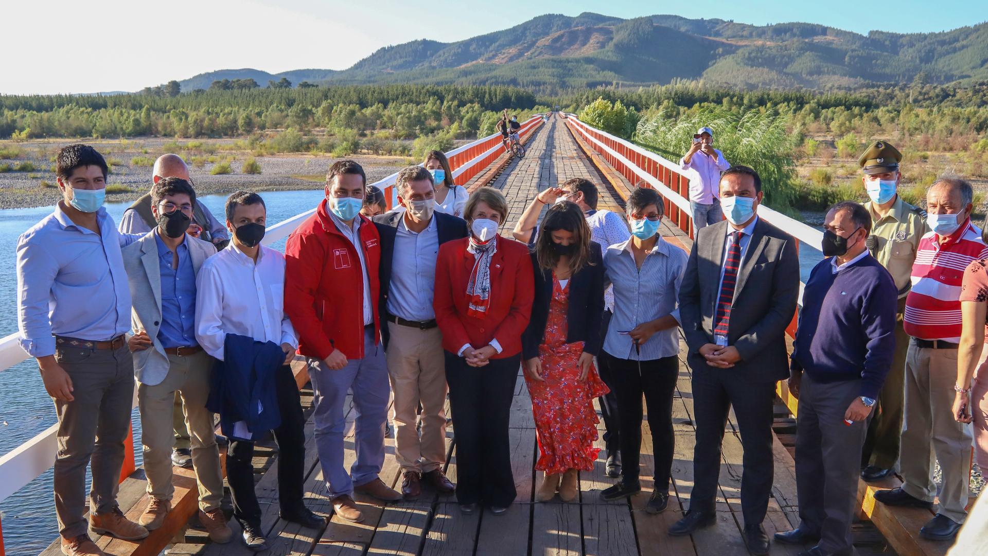 Imagen de Ministra de las Culturas encabeza reapertura al uso peatonal del Puente Confluencia en Ñuble