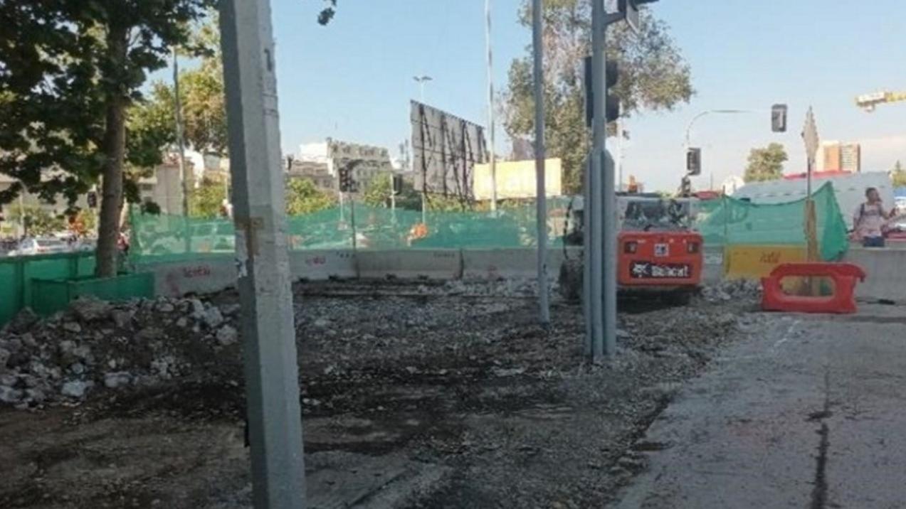 Imagen de CMN y MOP acuerdan protección de rieles de tranvía hallados en Plaza Italia sin afectar avance del proyecto vial