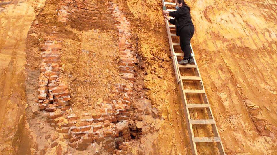 Imagen de Profesionales del CMN estudian hallazgo de estructura de ladrillos en Cerro David Fuentes de Talcahuano