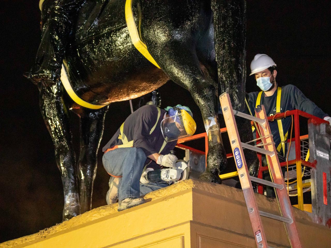 Imagen de Culmina con éxito el retiro temporal del monumento al General Baquedano para su restauración