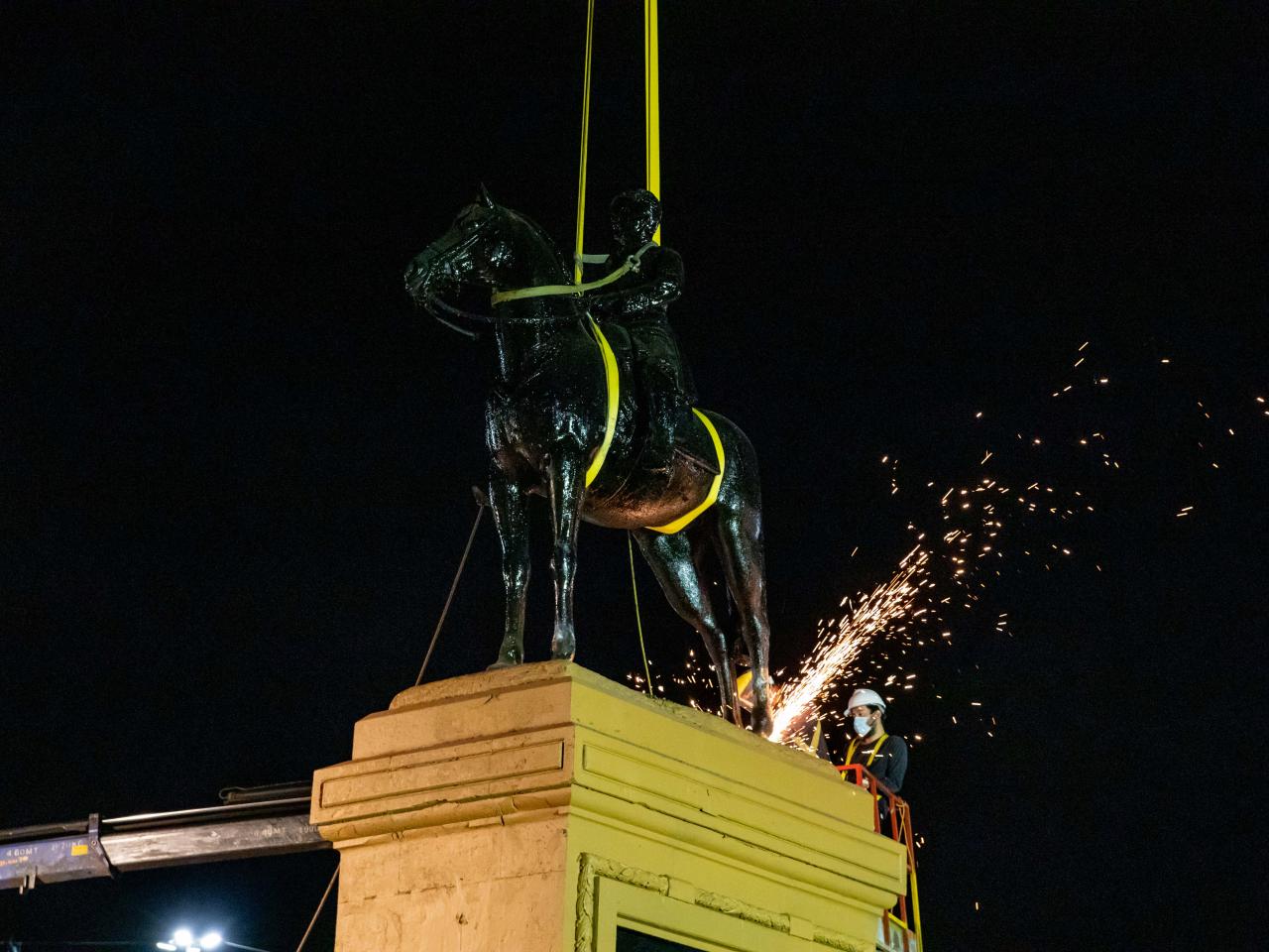 Imagen de Culmina con éxito el retiro temporal del monumento al General Baquedano para su restauración