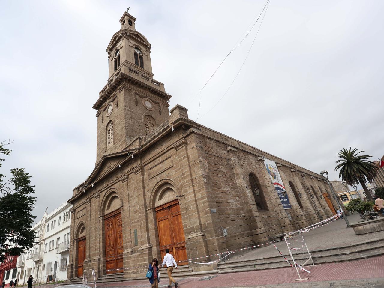 Imagen de Ministra de las Culturas recorre zonas afectadas por sismo en La Serena y anuncia medidas para la reconstrucción del patrimonio dañado