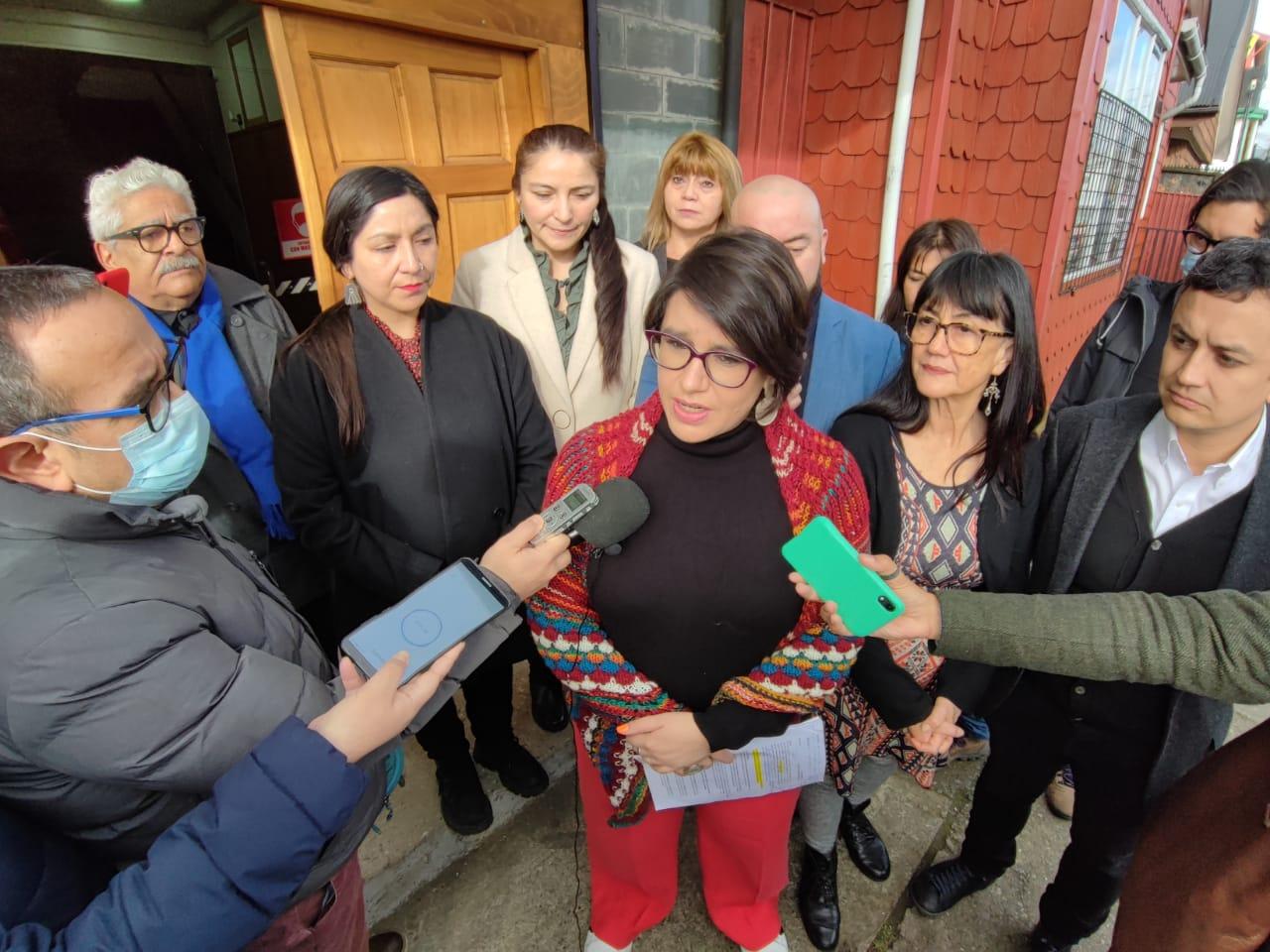 Imagen de Ministra de las Culturas anuncia “Plan Cuidemos Chiloé” con medidas de conservación y salvaguardia del patrimonio cultural local
