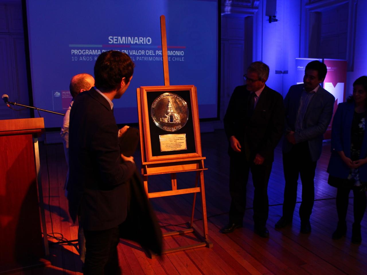 Imagen de Consejo de Monumentos Nacionales entrega reconocimiento a la Subsecretaría de Desarrollo Regional