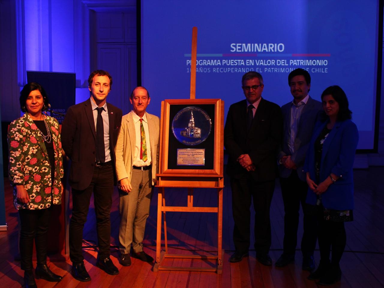 Imagen de Consejo de Monumentos Nacionales entrega reconocimiento a la Subsecretaría de Desarrollo Regional