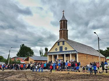 Imagen de Entregan a la comunidad restauración de la Iglesia de Chelín en Chiloé
