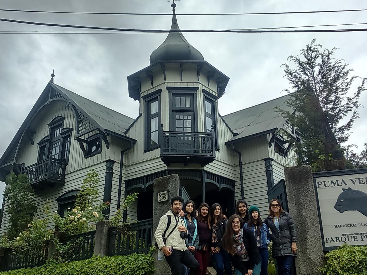 Imagen de Ganadores del &amp;amp;quot;Concurso Colorearte 2015&amp;amp;quot; realizaron su salida patrimonial en Puerto Varas
