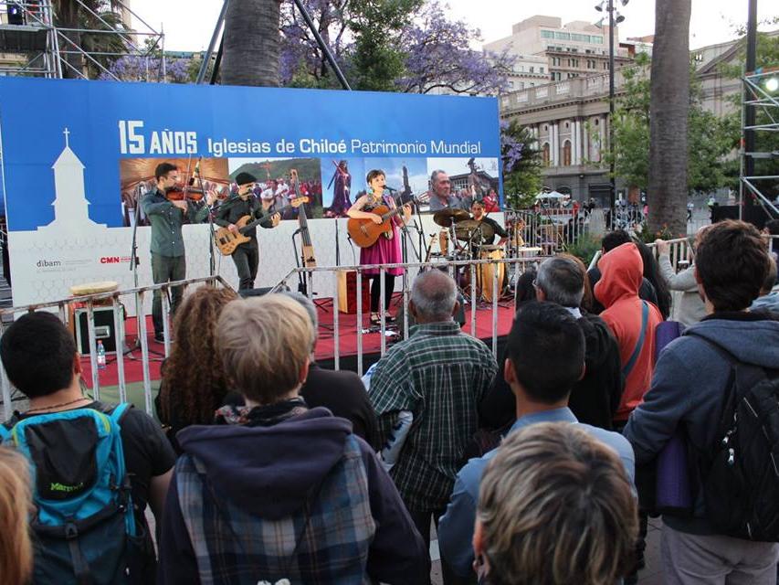 Imagen de Con espectáculo tridimensional DIBAM celebró 15 años de Iglesias de Chiloé como Patrimonio de la Humanidad