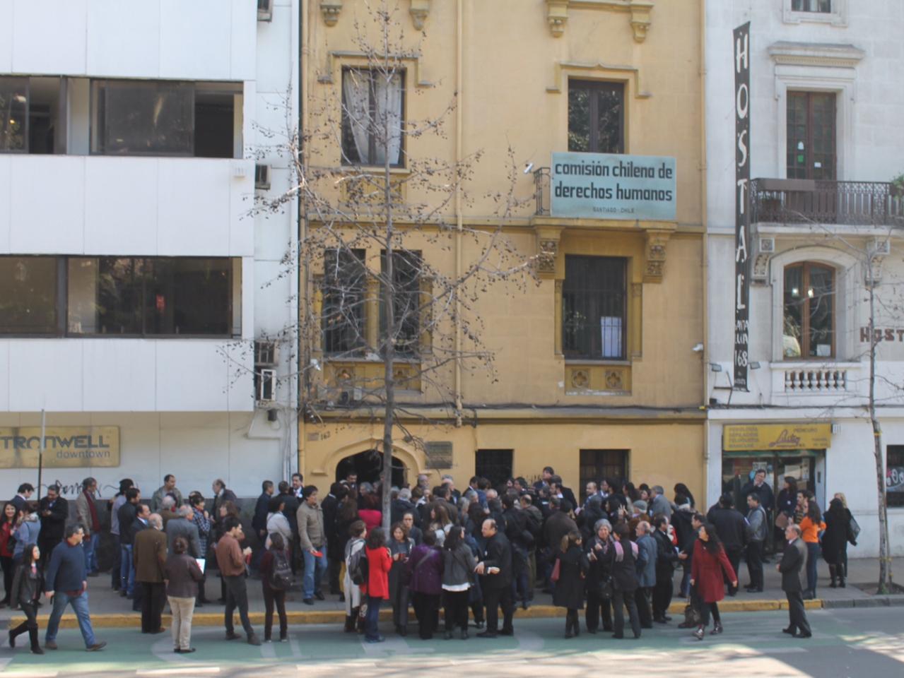 Imagen de Descubren placa para identificar Sitio de Memoria Ex Centro de Detención Clínica Santa Lucía