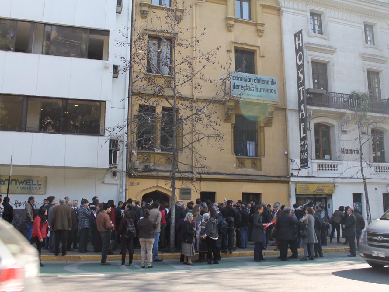 Imagen de Descubren placa para identificar Sitio de Memoria Ex Centro de Detención Clínica Santa Lucía