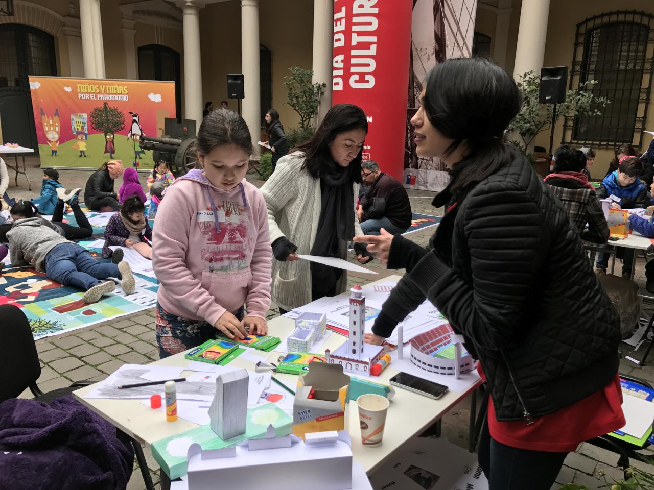 Imagen de Niñas y Niños reconstruyeron Monumentos en papel y convocan a nuevo Día del Patrimonio