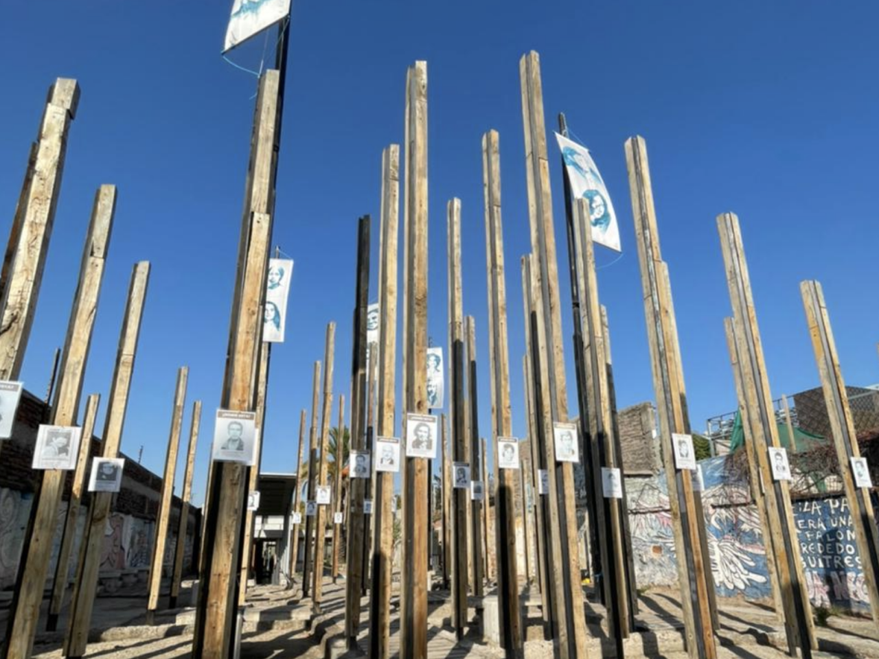 Imagen de CMN y Fundación 1367 instalan placa identificatoria como Sitio de Memoria en recinto de José Domingo Cañas, ex Cuartel Ollagüe de la DINA