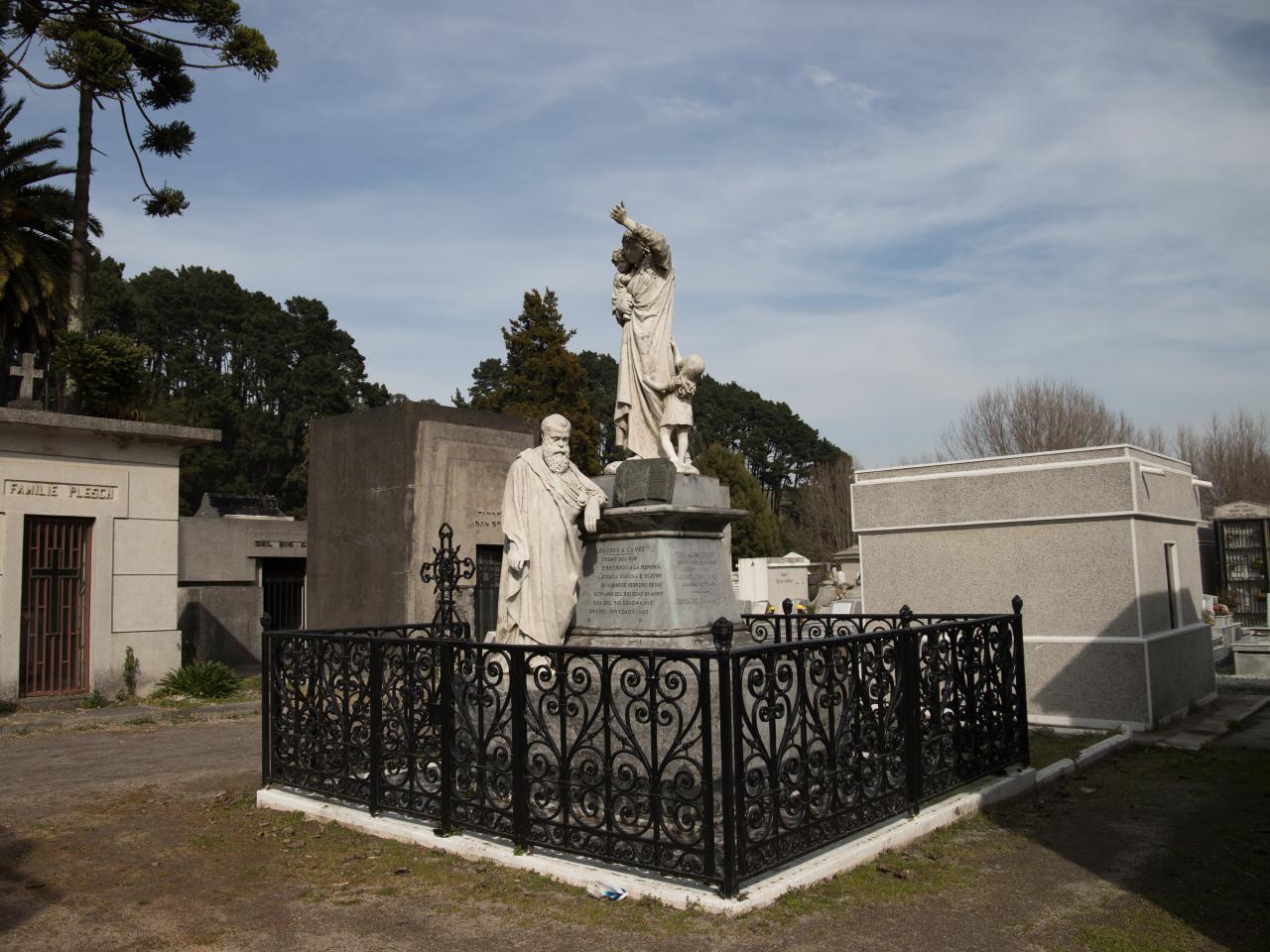 Imagen de APRUEBAN SOLICITUD DE DECLARATORIA COMO MONUMENTO HISTÓRICO DE MAUSOLEO DE PEDRO DEL RÍO EN CONCEPCIÓN