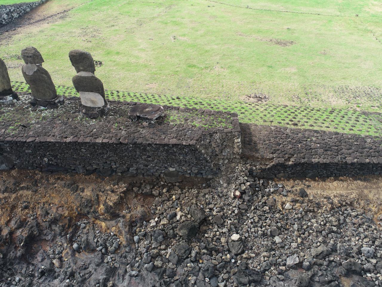 Imagen de A paso firme avanzan las obras para proteger Ahu Vai Uri, en Rapa Nui, impulsadas por el CMN