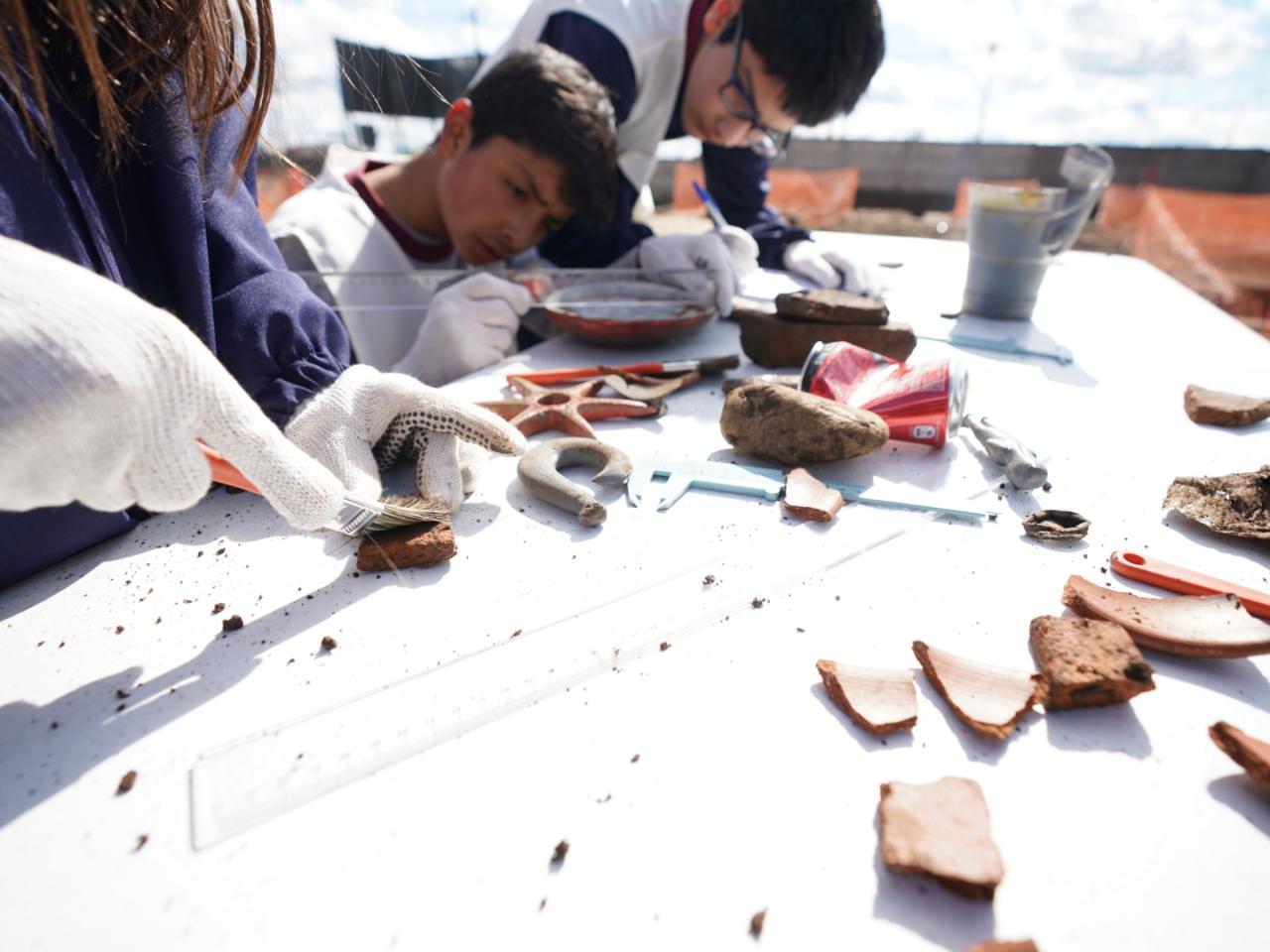 Imagen de Estudiantes de Ñuble descubren hallazgos arqueológicos del antiguo Hospital San Juan de Dios