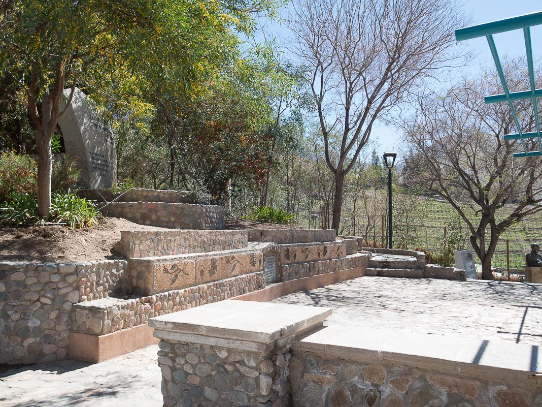 Imagen del monumento Mausoleo erigido a Gabriela Mistral y los terrenos destinados a este objeto, ubicados en la localidad de Montegrande