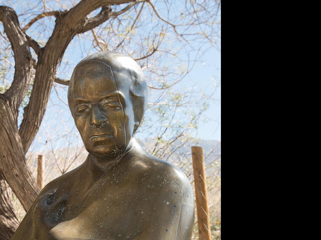 Imagen del monumento Mausoleo erigido a Gabriela Mistral y los terrenos destinados a este objeto, ubicados en la localidad de Montegrande