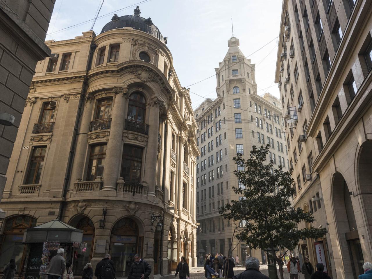 Imagen del monumento Sector de las calles Nueva York, La Bolsa y Club de la Unión, incluyendo la casa central de la Universidad de Chile