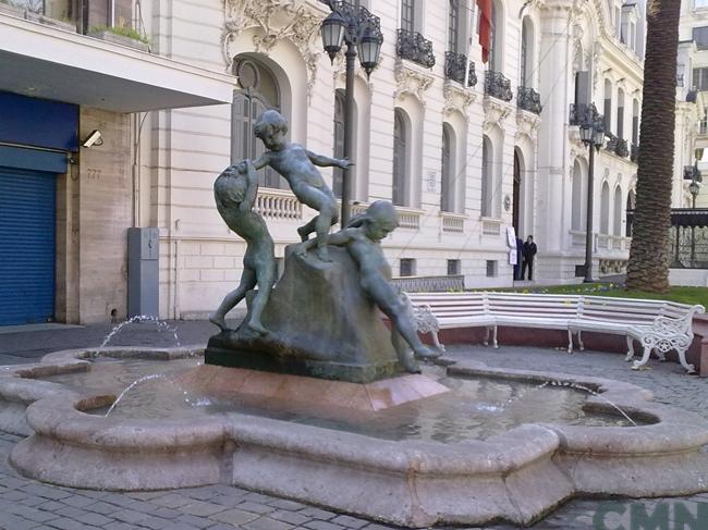 Imagen del monumento Plazoleta Patricio Mekis y conjunto de elementos y espacios arquitectónicos que enfrentan dichos inmuebles