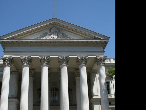 Imagen del monumento Edificio del Congreso Nacional y los jardines que le rodean