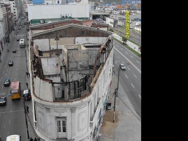 Imagen del monumento Edificio que se levanta entre Avenida Errázuriz y calle Blanco, enfrentando al crucero de Pasaje Ross