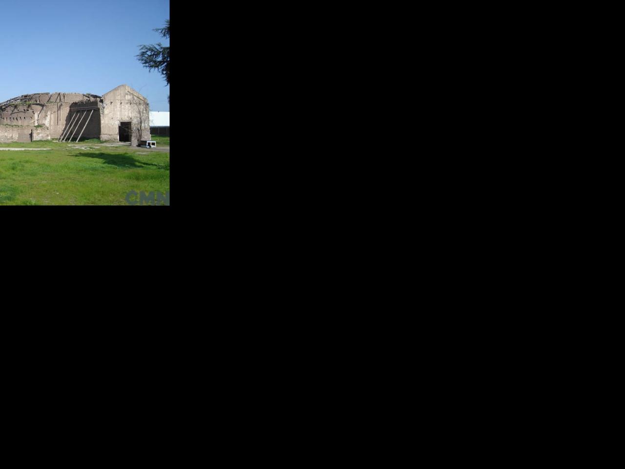 Imagen del monumento Construcciones y parque de la antigua bodega de vinos de la ex Viña San Carlos