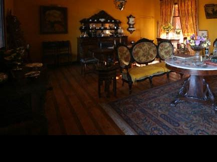 Imagen del monumento Casona de la Hacienda Alhué y predio que la circunda