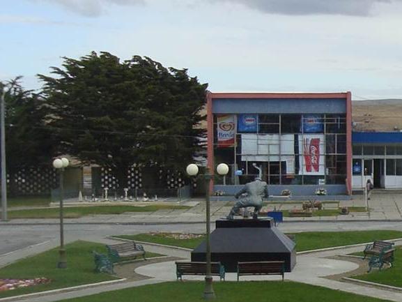 Imagen del monumento Equipamiento de Cerro Sombrero: Centro Cívico