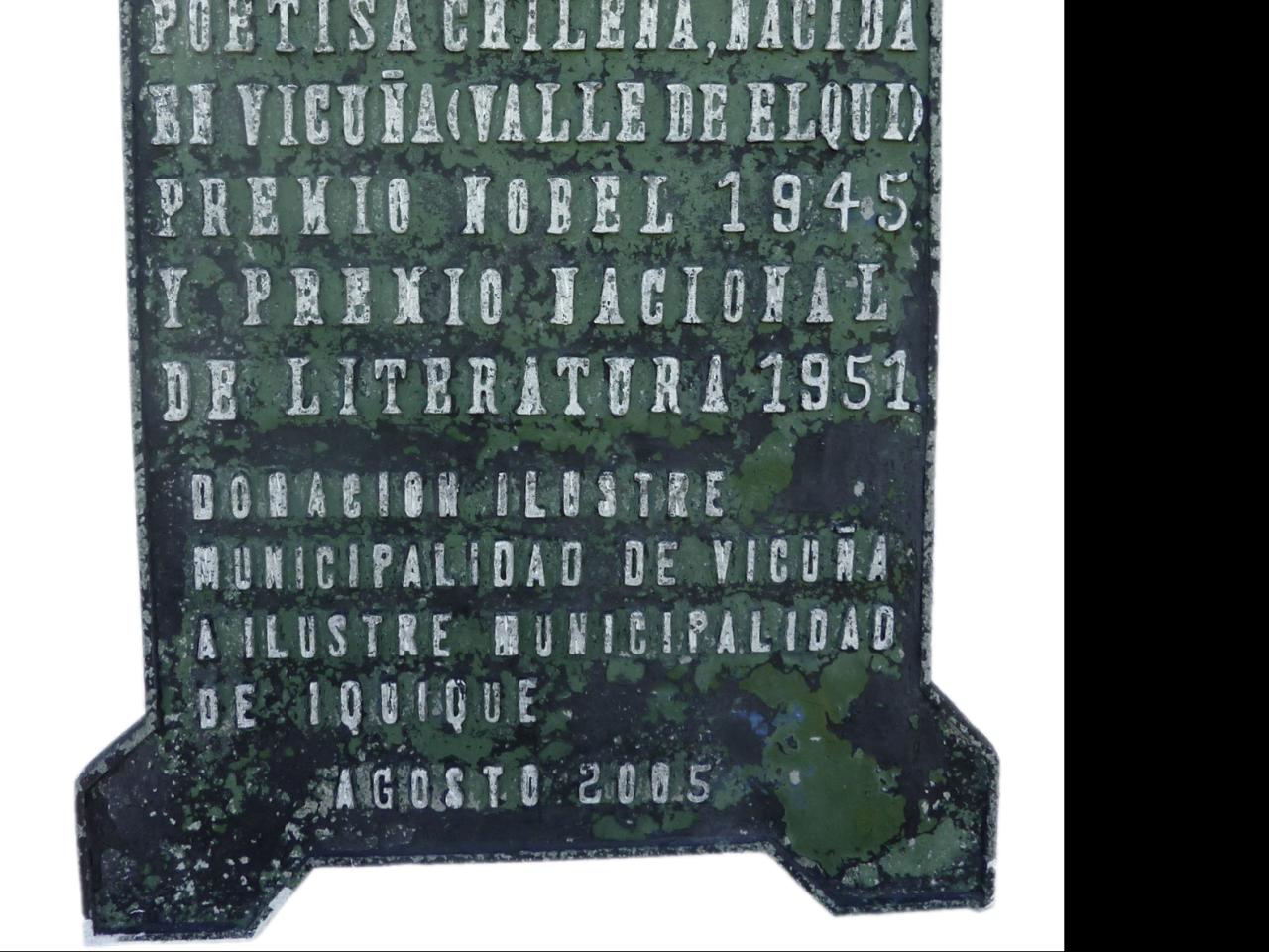 Imagen del monumento GabrieLa Mistral