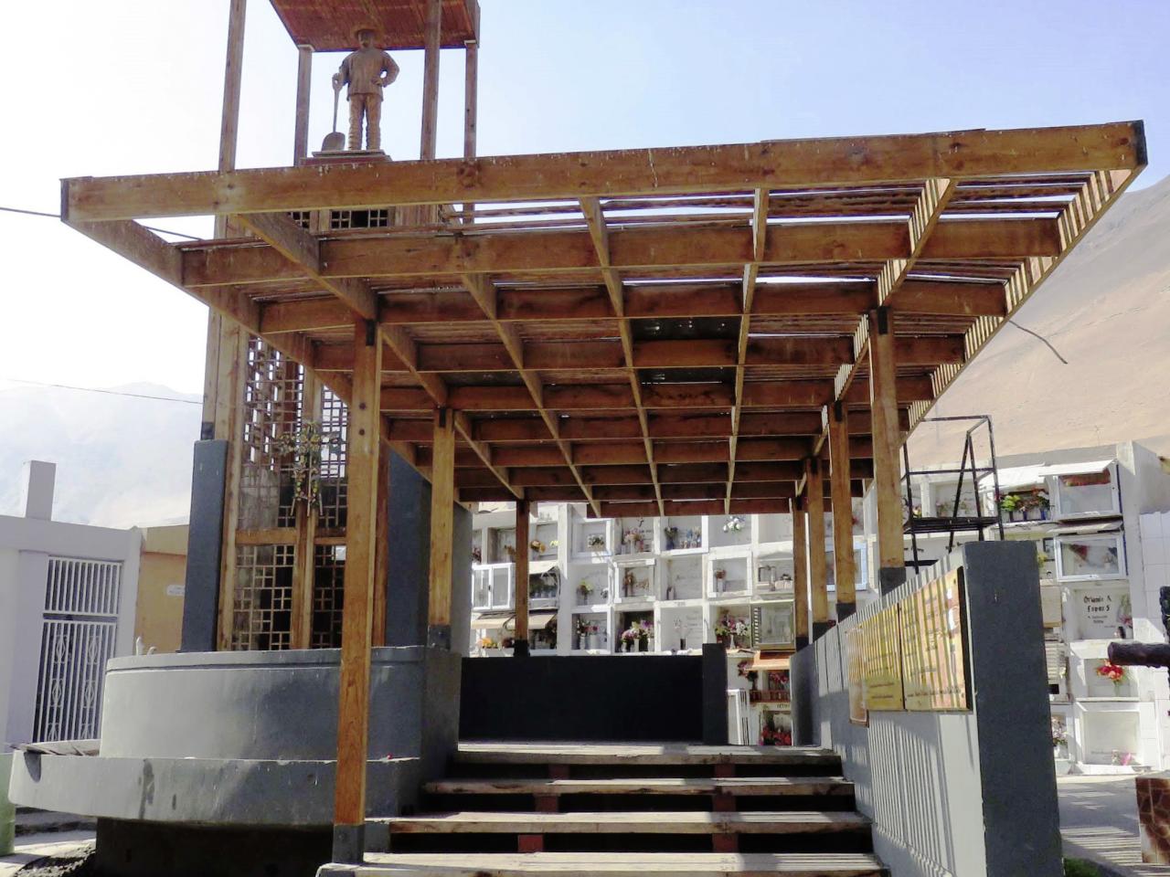 Imagen del monumento Memorial A Los Mártires De La EscueLa Santa María